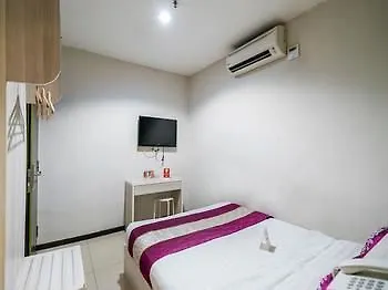 Oyo Rooms Pwtc Lrt Station Куала-Лумпур